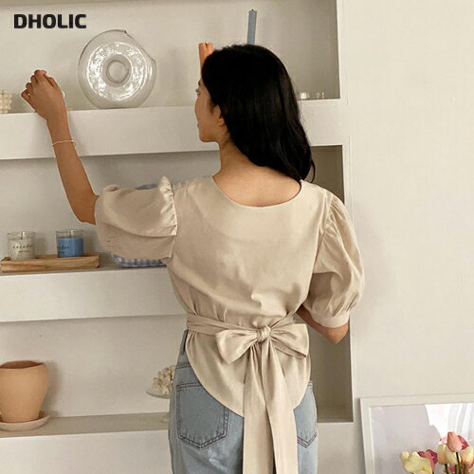 Vネックバックリボンブラウス・全2色・t00307 レディース 【bl】韓国 ファッション トップス ブラウス 半袖 ラブリー Vネック リボン バッグリボン ギャザー パフスリーブ 体型カバー 細身 シンプル ガーリー 春 夏 NIJU