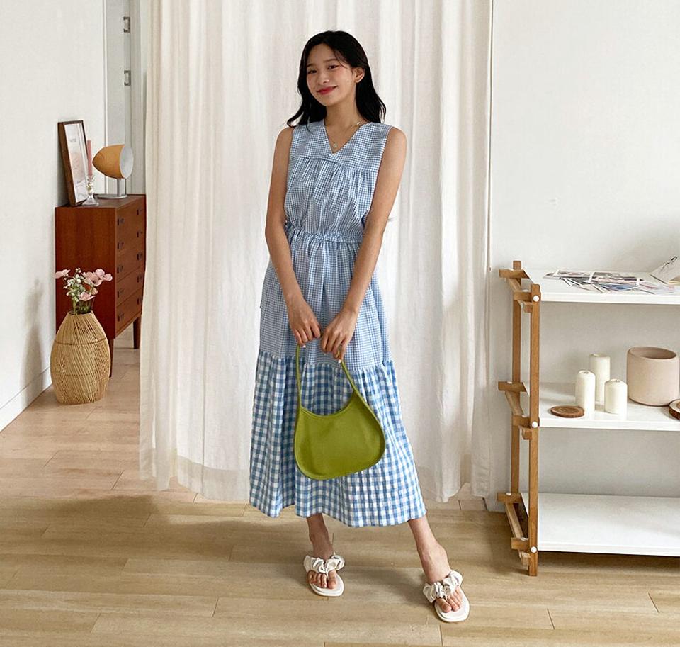 チェックロングワンピース・全3色・t00312 レディース 【ops】韓国 ファッション ワンピース ロング ロングワンピース チェック パターン Vネック スリーブレス ギャザー ストリング デコルテ スリム 体型カバー 春 夏 NIJU
