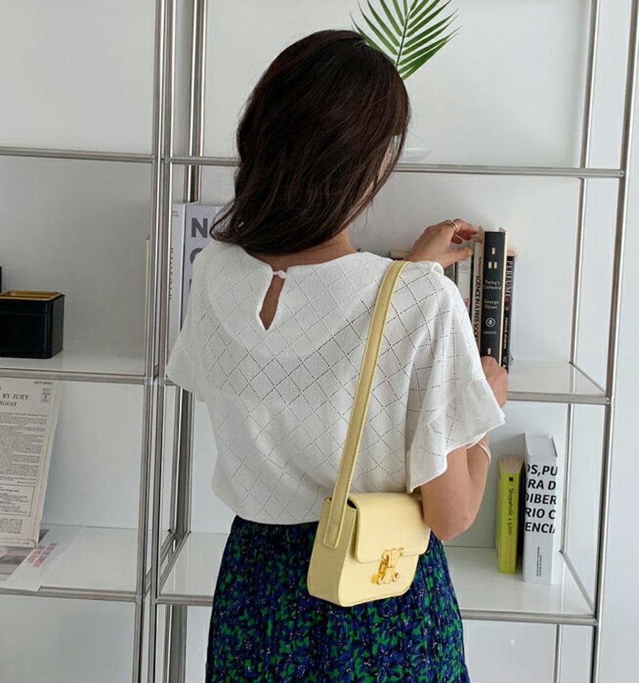 ダイアパンチングフリルブラウス・全3色・b64308 レディース 【bl】韓国 ファッション トップス ブラウス 半袖 大人 フリル ラウンドネック ダイアモンド パターン パンチング カジュアル フェミニン 夏 春