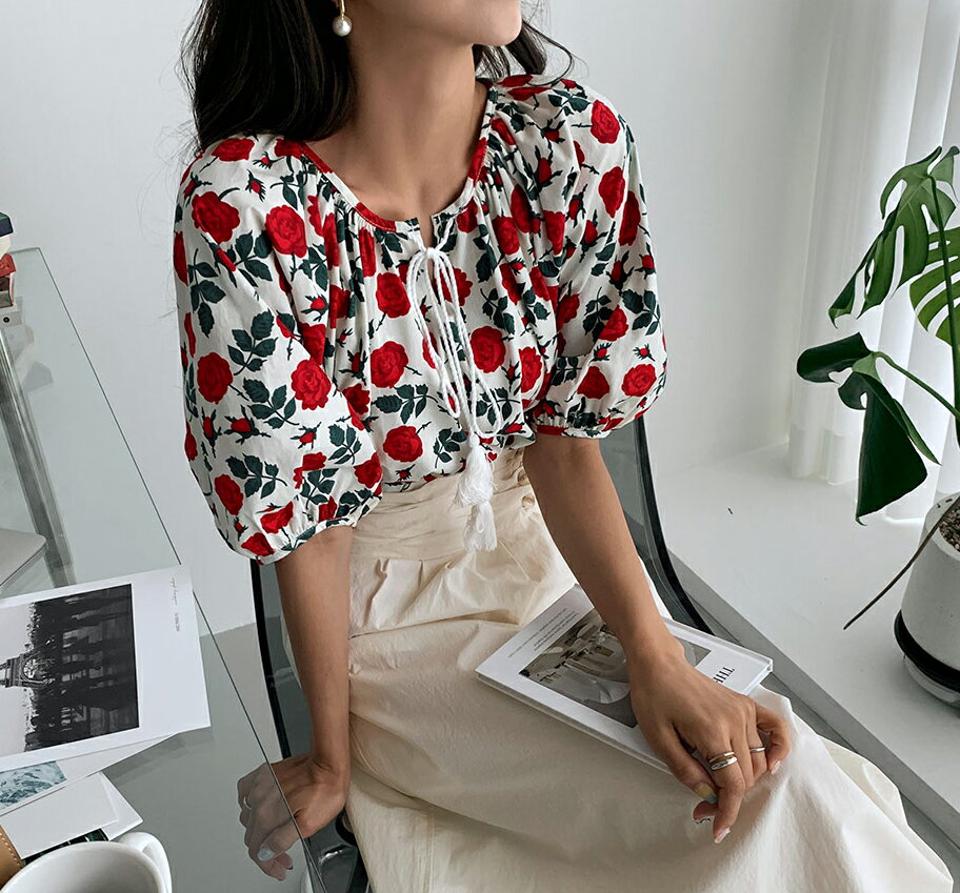 2WAY花柄タッセルブラウス・全2色・b64312 レディース 【bl】韓国ファッション トップス ブラウス 半袖 大人 花柄 フラワー パターン 2WAY パフスリーブ リボン ラウンドネック カジュアル フェミニン デコルテ 夏 春
