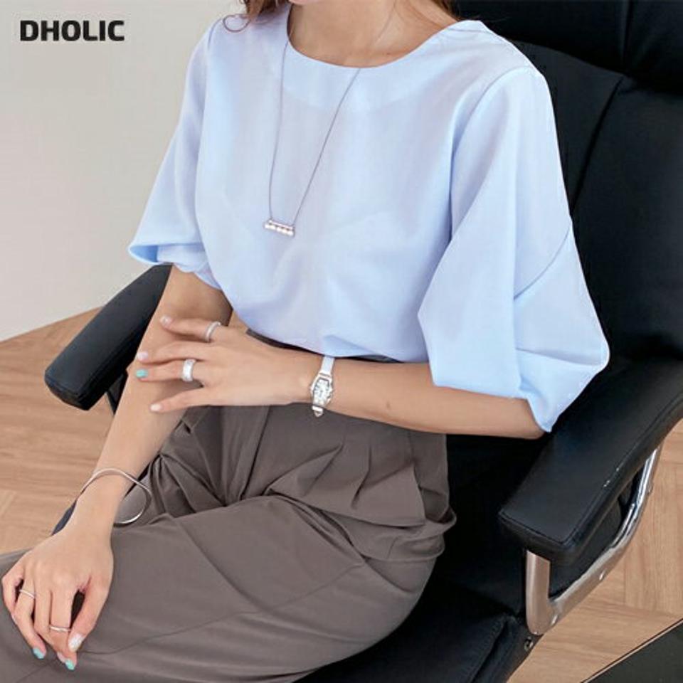 ツイストスリーブブラウス・全4色・b69467 レディース 【bl】トップス ブラウス ツイスト 半袖 ハーフスリーブ 単色 無地 シンプル 大人 オフィスカジュアル ボリューム袖 水色 春 夏 韓国 ファッション ハイホリHIHOLLI