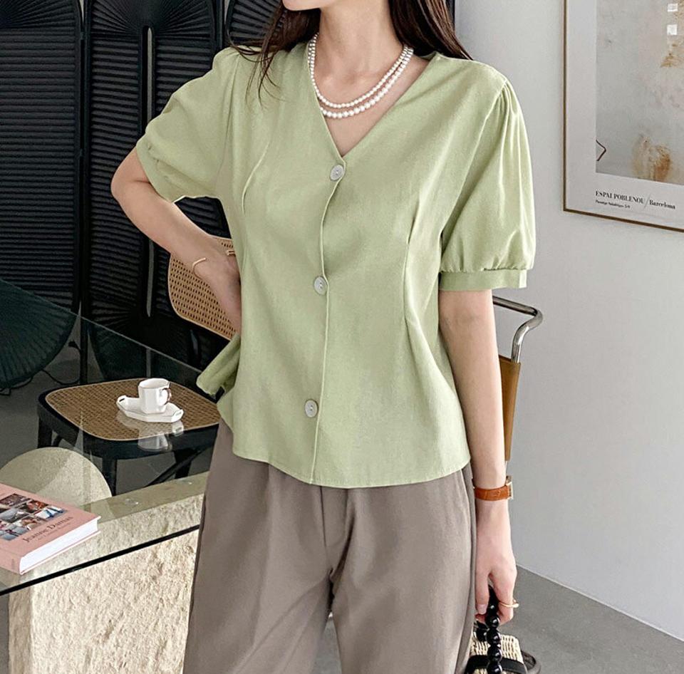 ボタンパフブラウス・全4色・t69468 レディース 【bl】トップス ブラウス 半袖 ハーフスリーブ パフ袖 パフスリーブ 単色 無地 シンプル 大人 Vネック 春 夏 韓国 ファッション ハイホリHIHOLLI