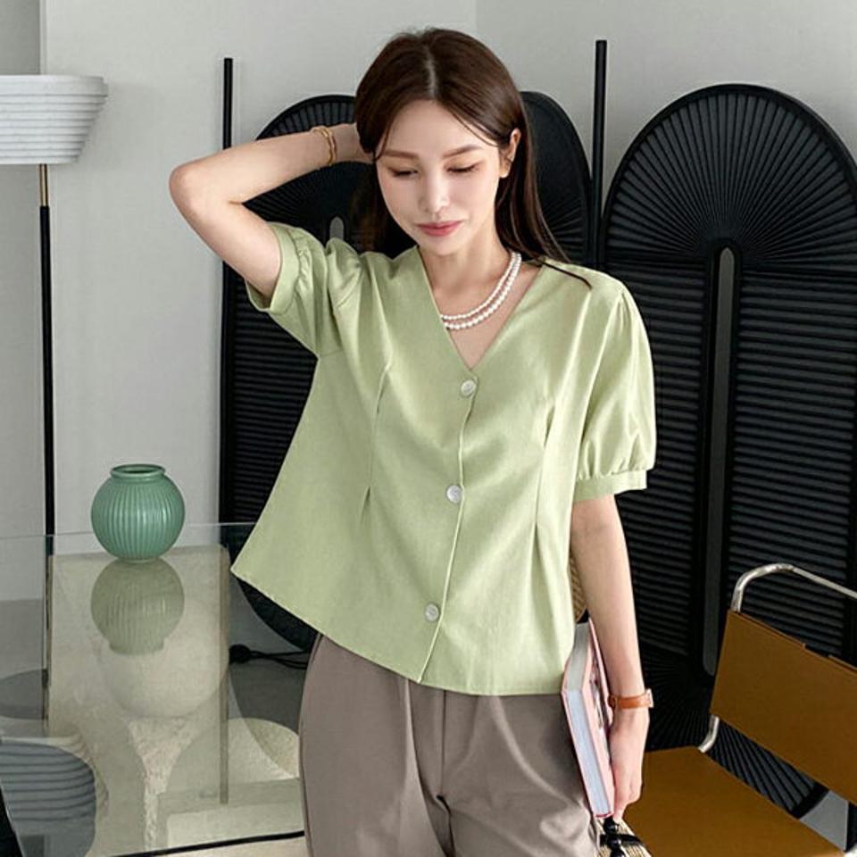 ボタンパフブラウス・全4色・t69468 レディース 【bl】トップス ブラウス 半袖 ハーフスリーブ パフ袖 パフスリーブ 単色 無地 シンプル 大人 Vネック 春 夏 韓国 ファッション ハイホリHIHOLLI