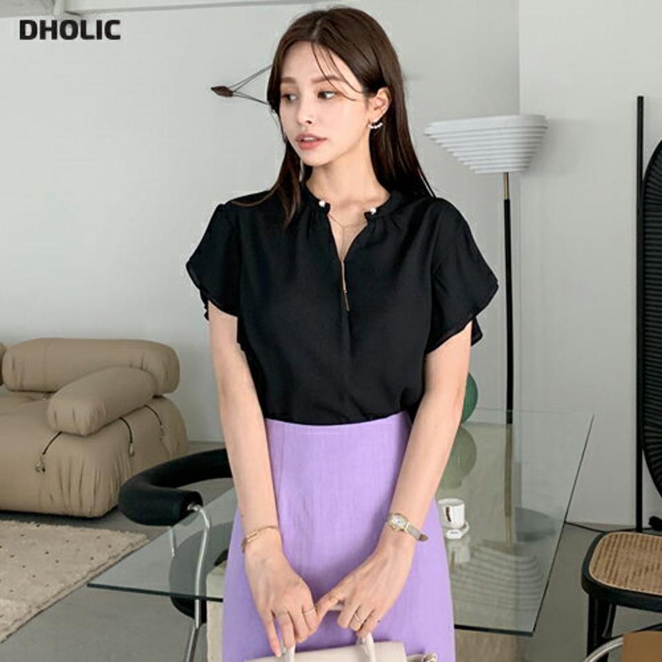 フェイクパールチェーン付ブラウス・全3色・b69469 レディース 【bl】トップス ブラウス 半袖 チェーン パール 上品 オフィスカジュアル きれいめ ユニーク 大人 フェミニン 二の腕カバー 春 夏 韓国ファッション ハイホリHIHOLLI