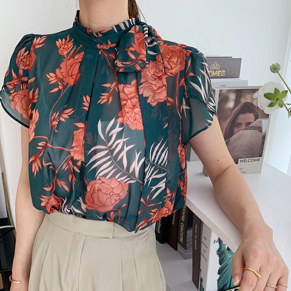 フローラルリボンシフォンブラウス・全3色・b69470 レディース 【bl】トップス ブラウス シフォン りぼん 花柄 半袖 大人 ハーフネック ショートスリーブ 春 夏 韓国 ファッション ハイホリHIHOLLI