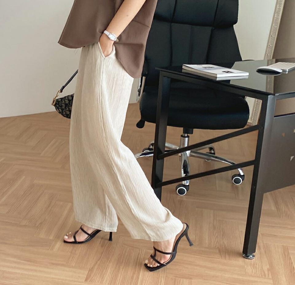 バックスリットブラウス・全4色・b69466 レディース 【bl】トップス ブラウス 半袖 ハーフスリーブ バックスリット 単色 無地 カジュアル ロールアップ 春 夏 韓国 ファッション ハイホリHIHOLLI