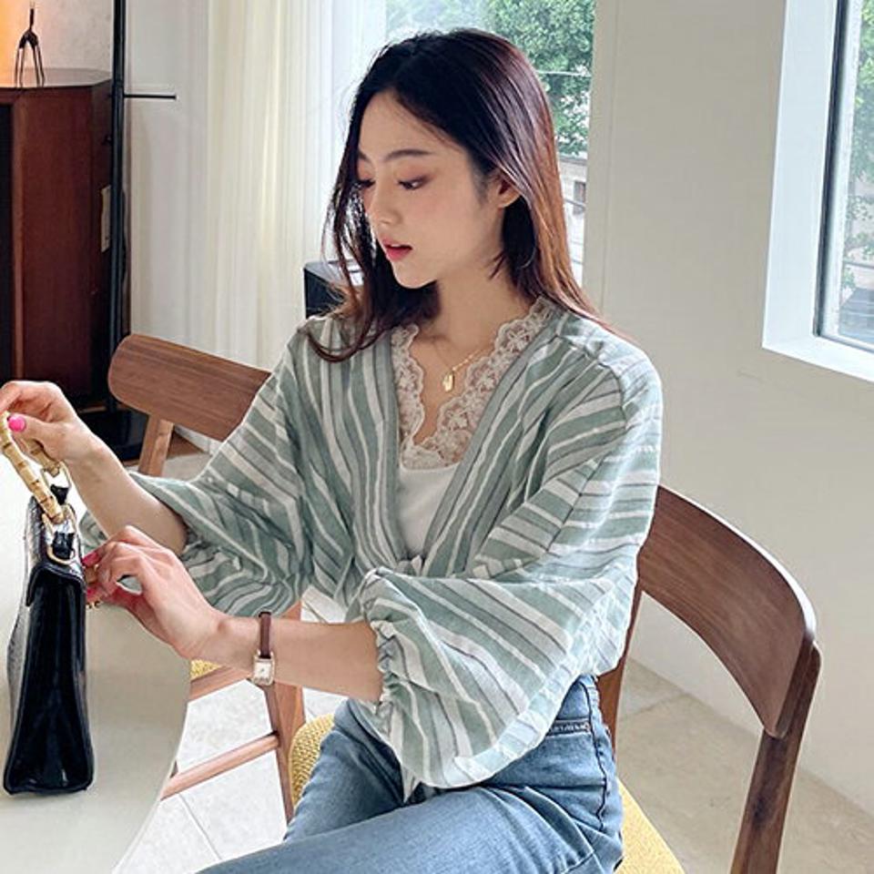 リボンストライプブラウス・全3色・t65665 レディース 【bl】韓国 ファッション トップス ブラウス 半袖 大人 リネン ストライプ パターン ゴム Vネック クロップド丈 リボン フェミニン カジュアル 夏 春