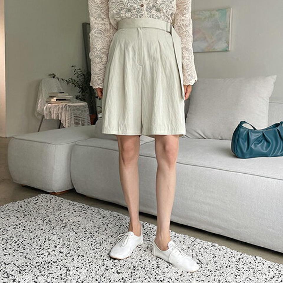 ベルトハーフスラックス・全2色・t62511 レディース 【pt】韓国 ファッション ボトムス ハーフ ハーフパンツ デイリー スラックス ツータック ベルト 足長 大人 体型カーバー 細身 カジュアル オフィスカジュアル バミューダパンツ 夏 春