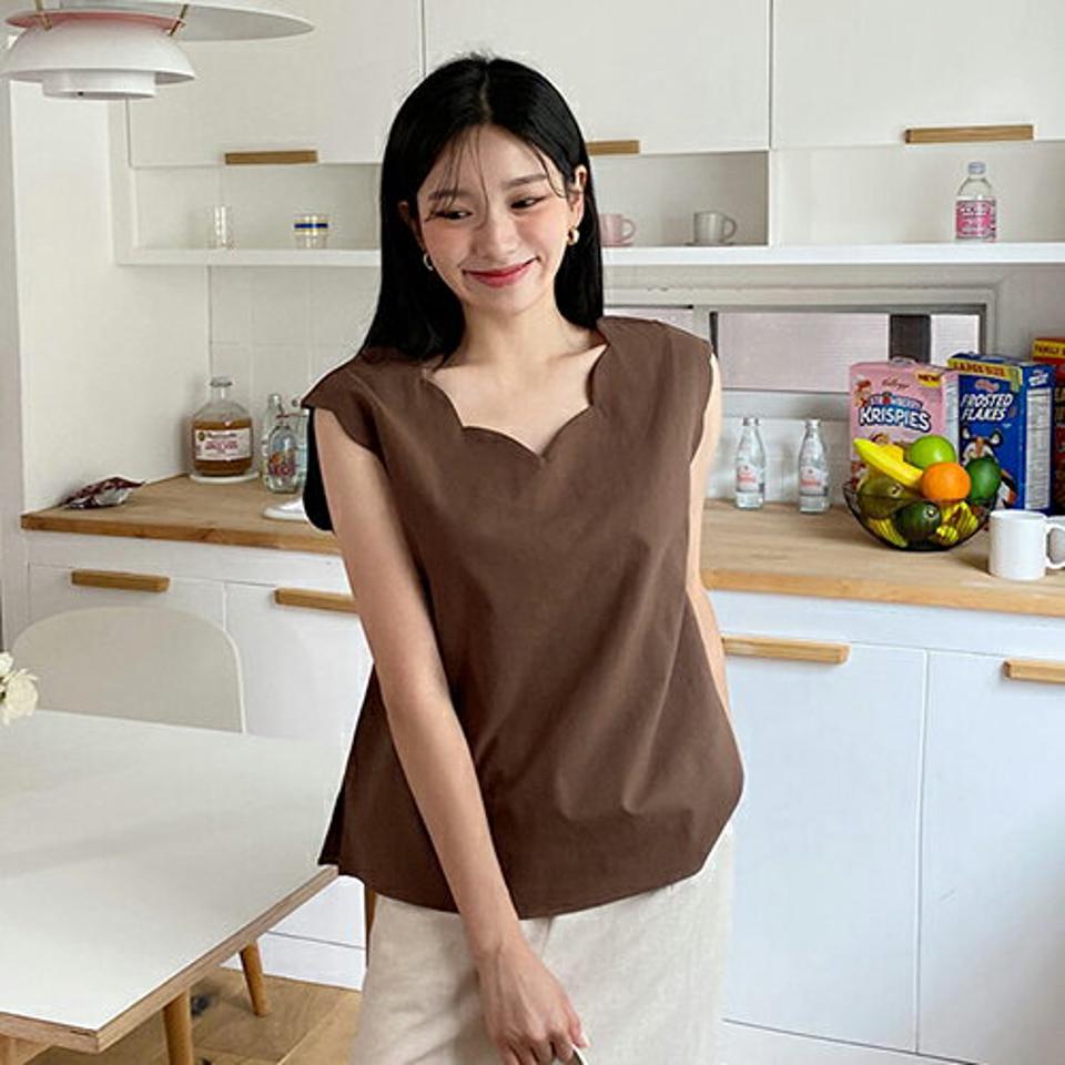 スカラップVネックスリーブレス・全3色・b64554 レディース 【tops】韓国 ファッション トップス スリーブレス ノースリーブ スリム フェミニン スカラップ Vネック 体型カーバー ガーリー ゆったり 春 夏 NIJU