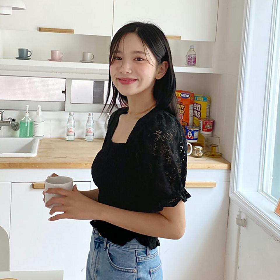 スクエアシャーリング花柄ブラウス・全3色・t64604 レディース 【bl】韓国 ファッション トップス ブラウス 半袖 ラブリー 花柄 シャーリング メリハリ レース風 フラワー パターン スクエアネック パフスリーブ デコルテ 細身 ガーリー 春 夏 NIJU