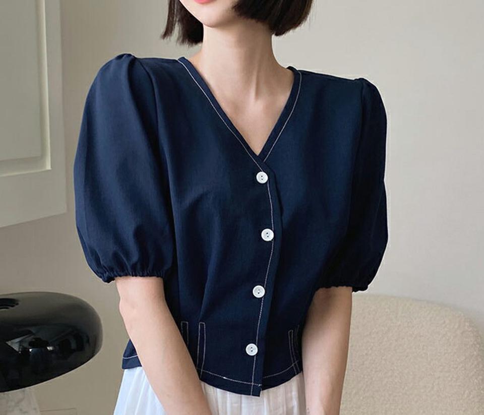 Vネックステッチブラウス・全4色・t62552 レディース 【bl】韓国 ファッション トップス ブラウス 半袖 ステッチ Vネック パフスリーブ フェミニン ボタン スリム デコルテ かわいい カジュアル 上品 夏 春
