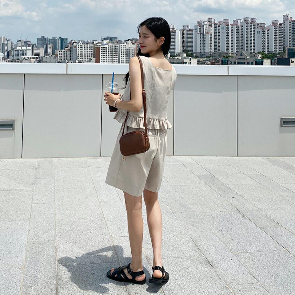 フリルスクエアスリーブレス&タックハーフパンツSET・全3色・t00392 レディース 【pt】韓国 ファッション ボトムス パンツ ハーフ ハーフパンツ セットアップ ベーシック ツータック カジュアル ワイド 足長 ルーズ スリーブレス 春 夏 NIJU