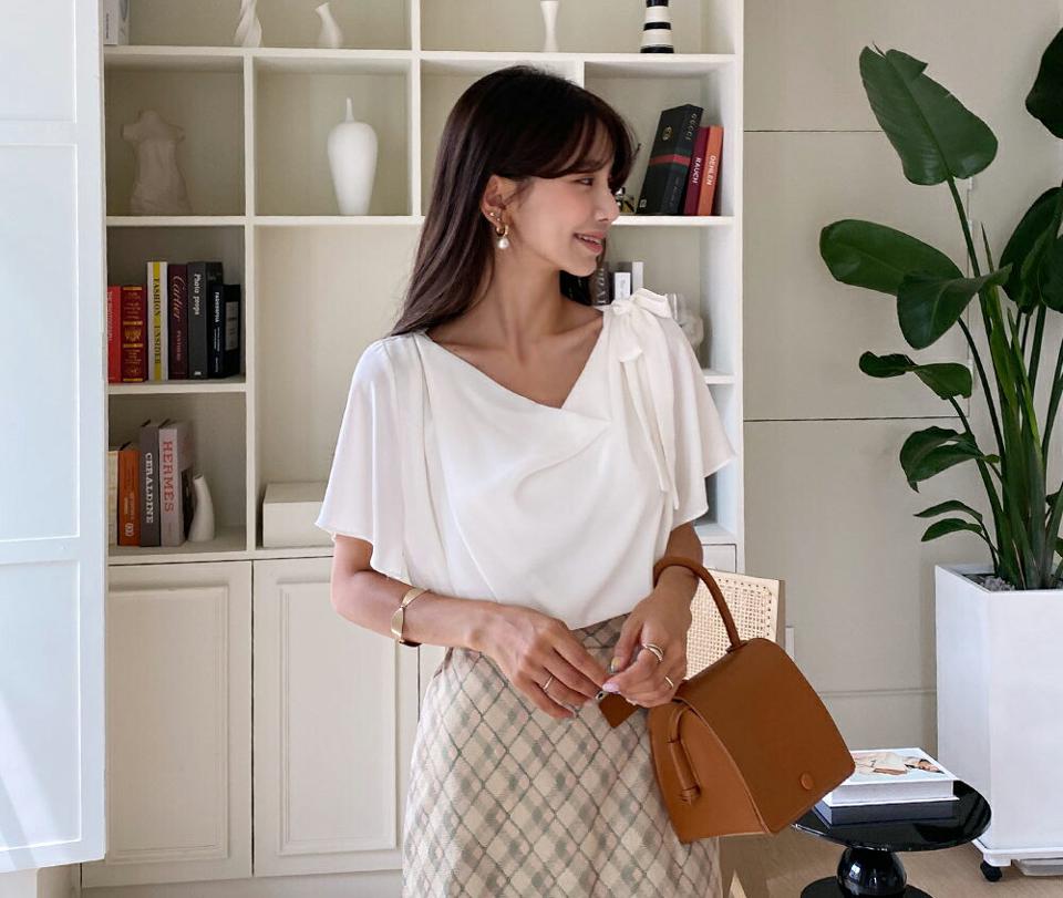 ドレープネックリボンブラウス・全3色・b64376 レディース 【bl】韓国 ファッション トップス ブラウス 半袖 Vネック シフォン リボン シャーリング デコルテ フェミニン 上品 カジュアル 夏 春