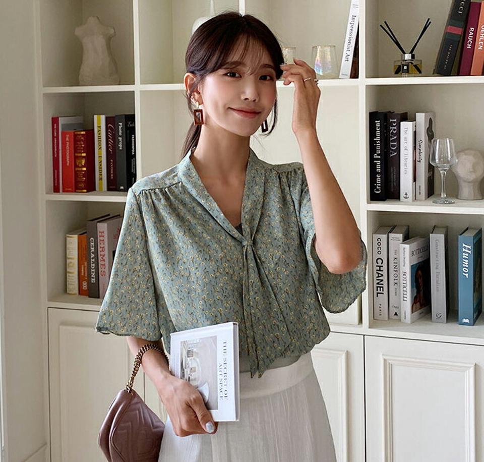 フローラルボウタイタイブラウス・全4色・t64378 レディース 【bl】韓国 ファッション トップス ブラウス 半袖 花柄 フラワー パターン Vネック フェミニン 上品 カジュアル シフォン 夏 春
