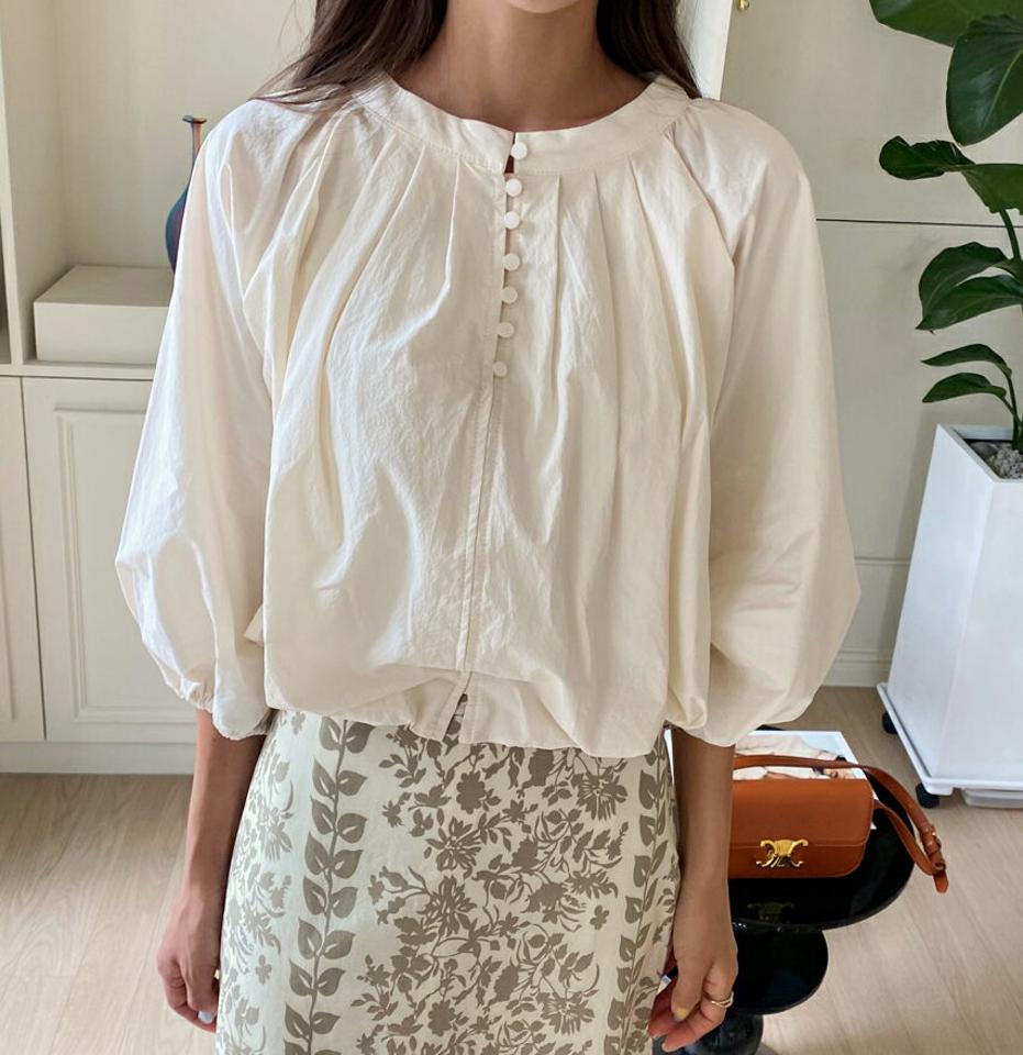 【新作10%OFF】2WAYボタンブラウス・全2色・b64382 レディース 【bl】韓国 ファッション トップス ブラウス 長袖 ラウンドネック ハーフボタン 2WAY ゴム バルーン フェミニン 上品 カジュアル 夏 春