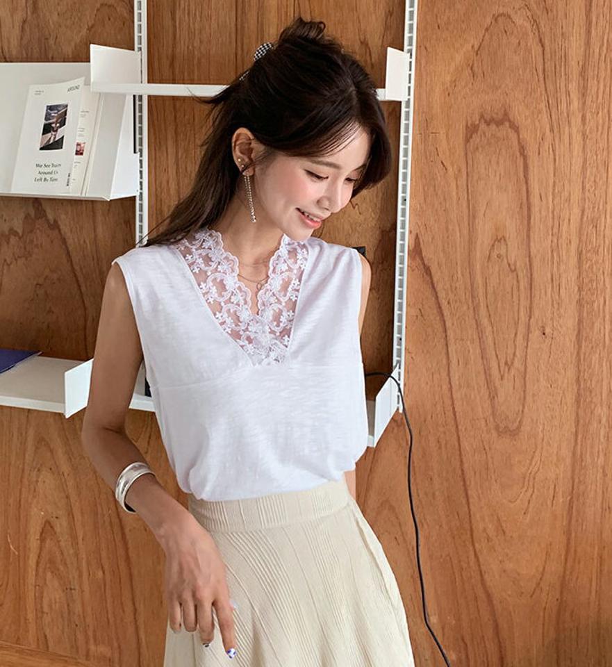 レースVネックスリーブレス・全5色・b62496 レディース 【tops】韓国 ファッション トップス Tシャツ スリーブレス ノースリーブ スカラップレース レース モダール Vネック デコルテ 体型カーバー 細身 フェミニン 夏 春