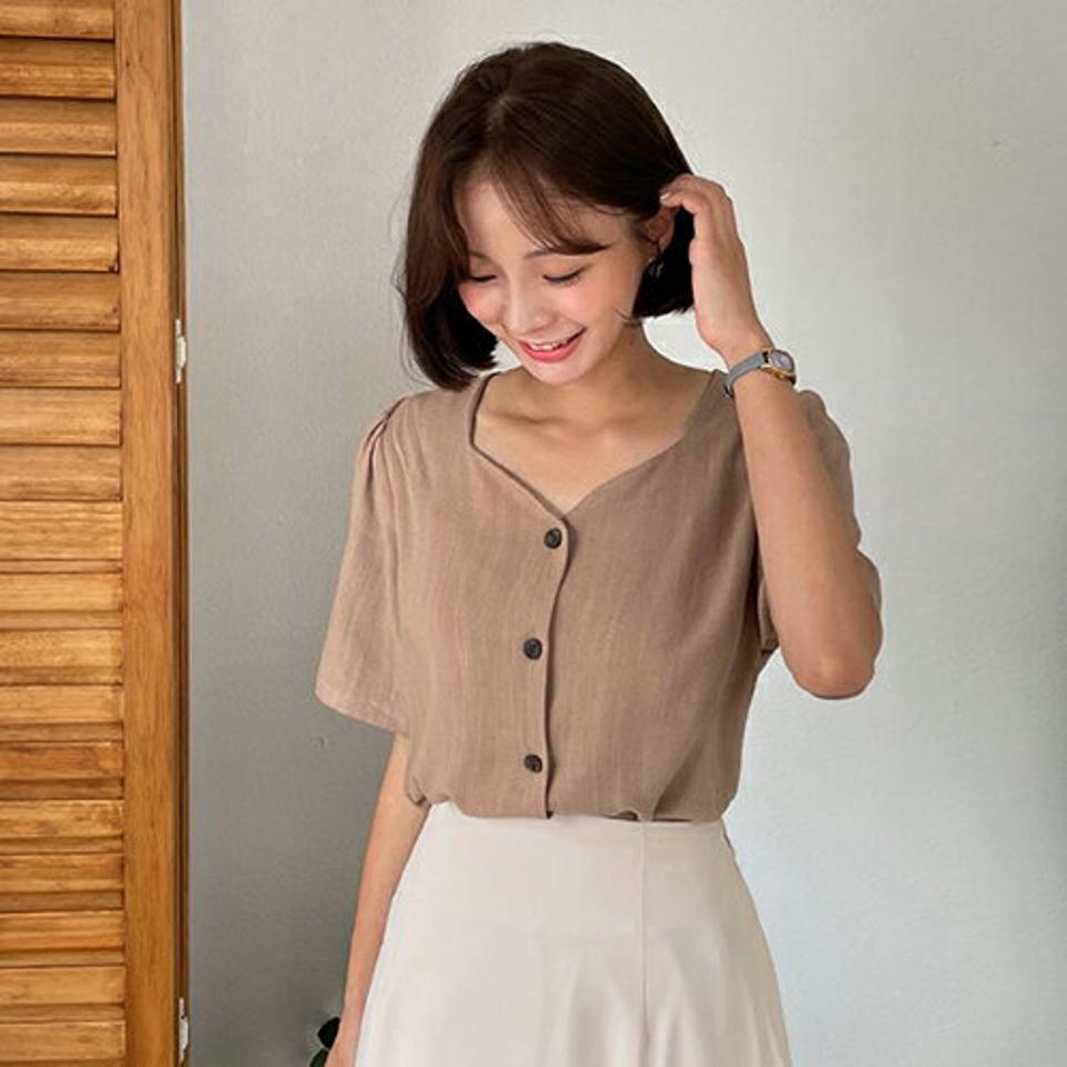ハートネックボタンブラウス・全4色・t62503 レディース 【bl】韓国ファッション トップス ブラウス 半袖 ガーリー ハートネック レーヨン リネン ボタン スリム フェミニン かわいい カジュアル 上品 夏 春