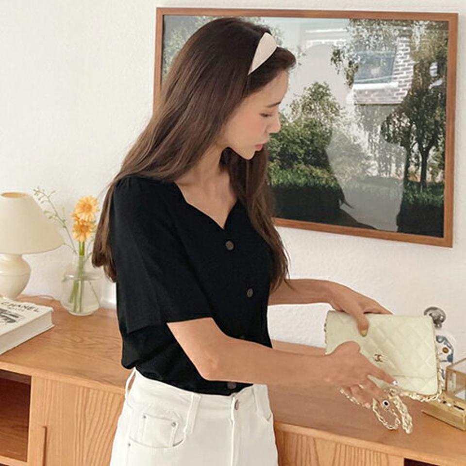 ハートネックボタンブラウス・全4色・t62503 レディース 【bl】韓国ファッション トップス ブラウス 半袖 ガーリー ハートネック レーヨン リネン ボタン スリム フェミニン かわいい カジュアル 上品 夏 春