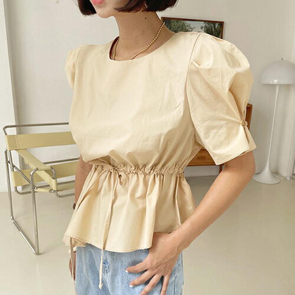 ドロストパフブラウス・全4色・t62502 レディース 【bl】韓国 ファッション トップス ブラウス 半袖 ガーリー ボリューム ギャザー ストリング パフハーフスリーブ スリム ラウンドネック かわいい カジュアル 上品 夏 春