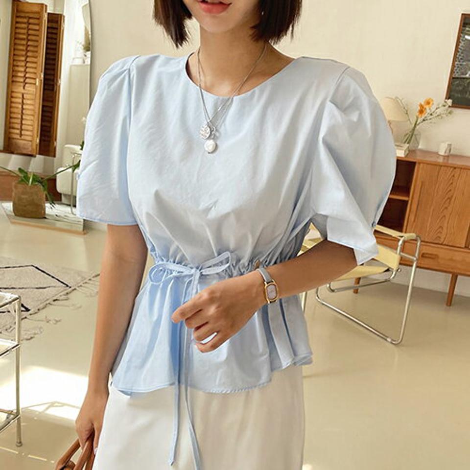 ドロストパフブラウス・全4色・t62502 レディース 【bl】韓国 ファッション トップス ブラウス 半袖 ガーリー ボリューム ギャザー ストリング パフハーフスリーブ スリム ラウンドネック かわいい カジュアル 上品 夏 春