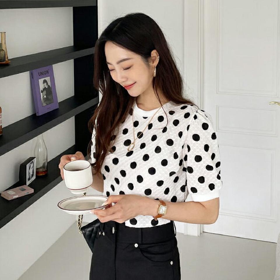 ≪人気商品再入荷≫ドットテクスチャーTシャツ・全2色・b57886 レディース 【tops】韓国ファッション トップス Tシャツ 半袖 デイリー ぼわん袖 ラブリー ドット パターン ラウンドネック フェミニン カジュアル ハーフパフスリーブ 夏 春