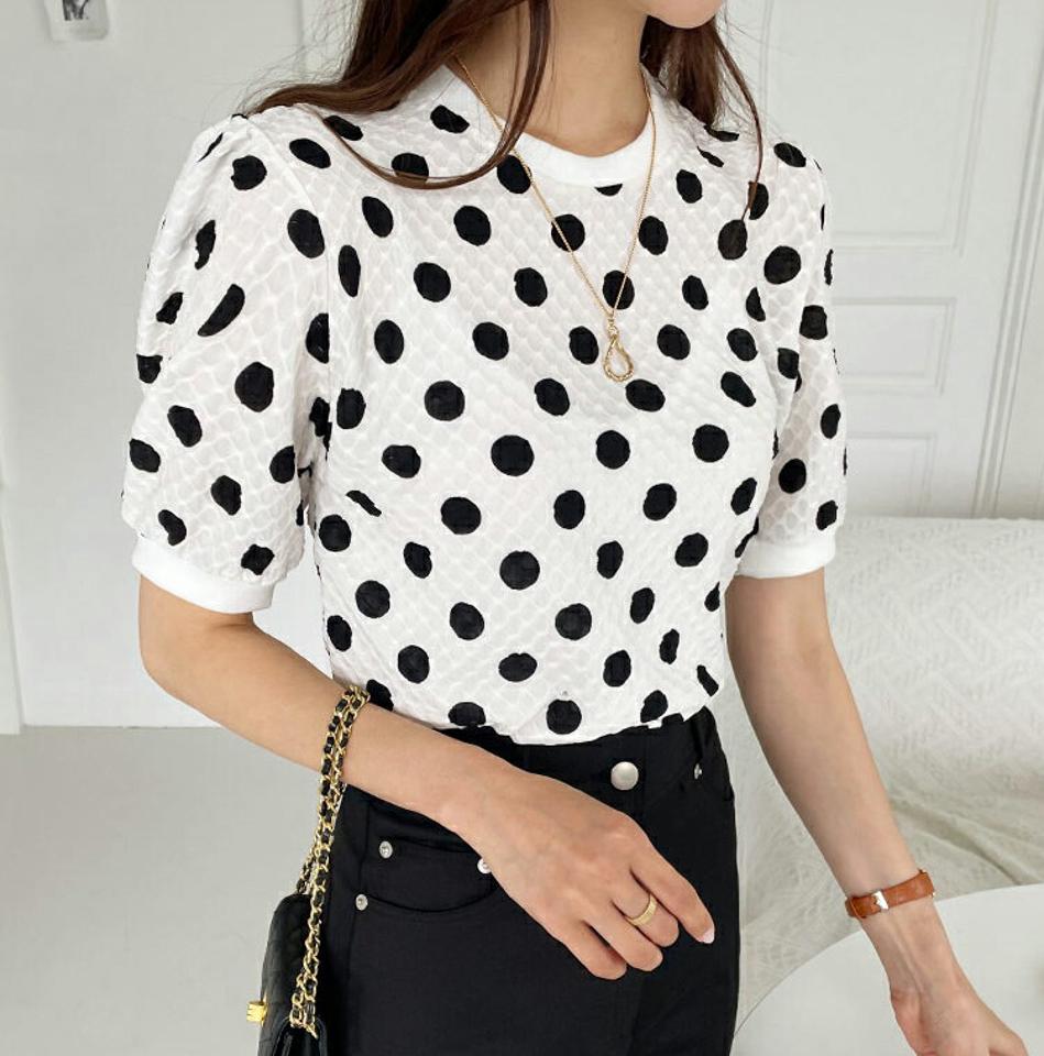 ≪人気商品再入荷≫ドットテクスチャーTシャツ・全2色・b57886 レディース 【tops】韓国ファッション トップス Tシャツ 半袖 デイリー ぼわん袖 ラブリー ドット パターン ラウンドネック フェミニン カジュアル ハーフパフスリーブ 夏 春