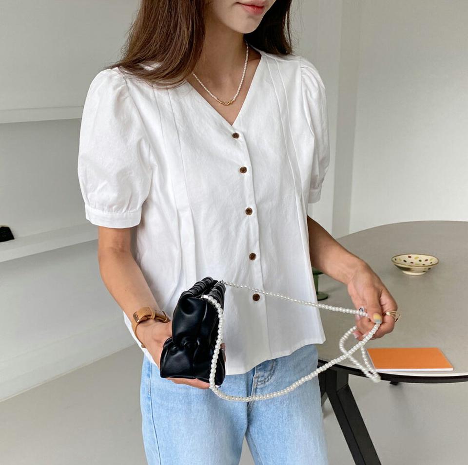 Vネックタックブラウス・全2色・b57864 レディース 【bl】韓国 ファッション トップス ブラウス 半袖 タック Vネック デコルテ パフハーフスリーブ パフスリーブ フェミニン 夏 春