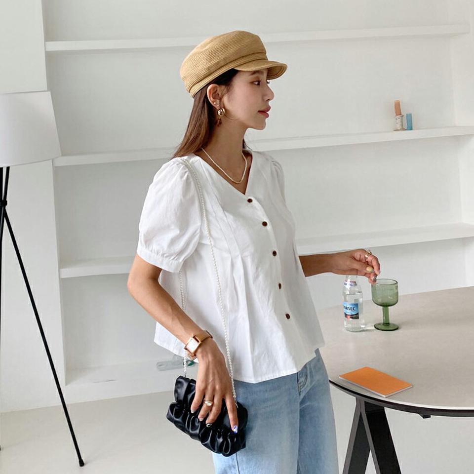 Vネックタックブラウス・全2色・b57864 レディース 【bl】韓国 ファッション トップス ブラウス 半袖 タック Vネック デコルテ パフハーフスリーブ パフスリーブ フェミニン 夏 春