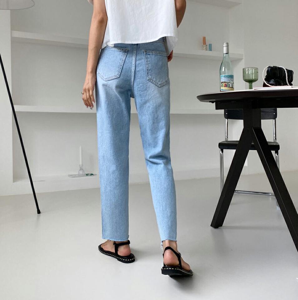 カットオフデニムパンツ・全2色・t57880 レディース 【pt】韓国 ファッション ボトムス ロング ロングパンツ 着痩せ カット オールシーズン デニムパンツ カットオフ ビンテージ ストレート 大人 美脚 体型カーバー 細身 足長 夏 春