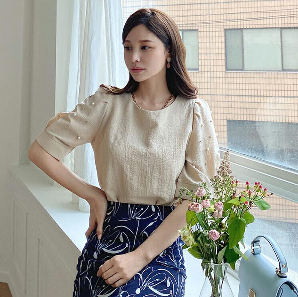 キュービックフェイクパールパフブラウス・全4色・t69536 レディース 【bl】トップス ブラウス パフスリーブ パフ袖 キュービック パール フェミニン 可愛い かわいい 大人 上品 半袖 ハーフスリーブ ギャザー 春 夏 韓国 ファッション ハイホリHIHOLLI