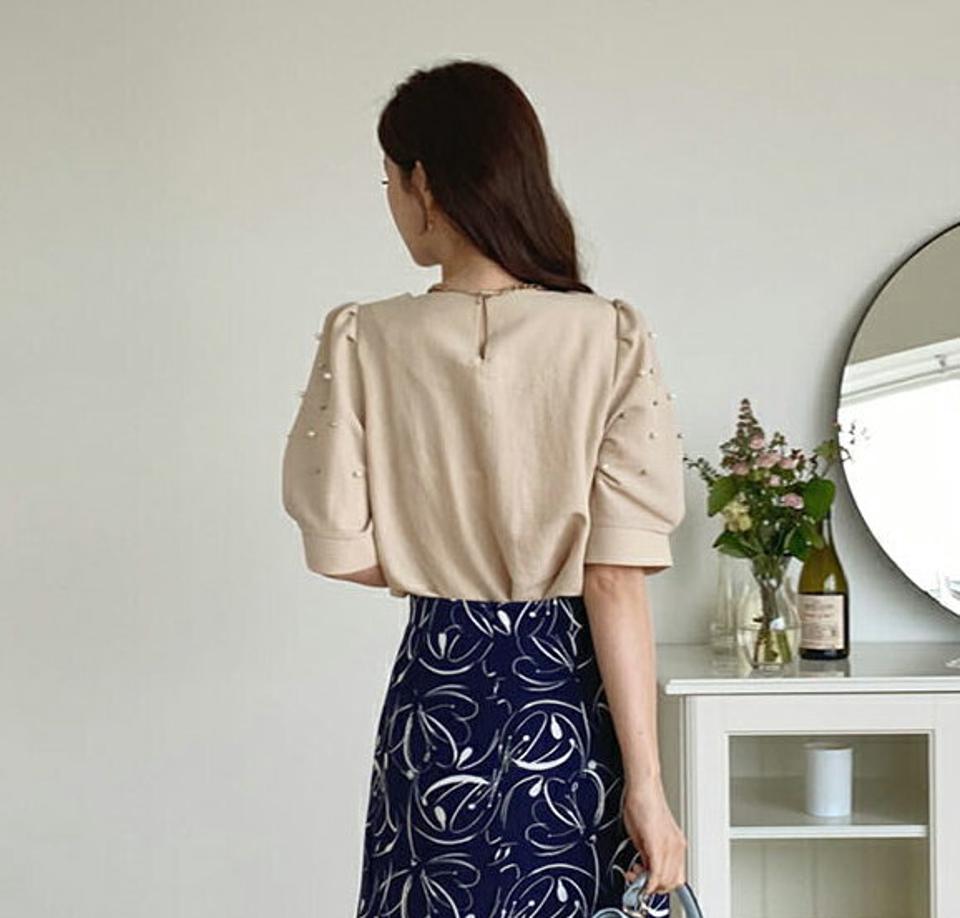 キュービックフェイクパールパフブラウス・全4色・t69536 レディース 【bl】トップス ブラウス パフスリーブ パフ袖 キュービック パール フェミニン 可愛い かわいい 大人 上品 半袖 ハーフスリーブ ギャザー 春 夏 韓国 ファッション ハイホリHIHOLLI