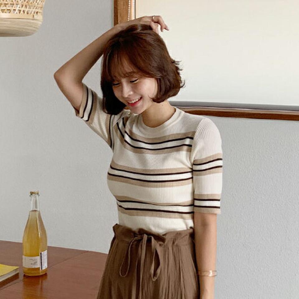ボーダーリブニット・全3色・b64450 レディース 【tops】韓国 ファッション トップス ニット 半袖 ボーダー スリム フィット タイト リブ ラウンドネック 体型カバー 細身 フェミニン 夏 春