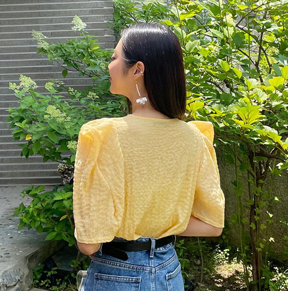 リンクルパフブラウス・全4色・t65699 レディース 【bl】韓国ファッション トップス ブラウス 半袖 ユニーク ショルダー スクエア袖 リンクル ラウンドネック 水色 フェミニン 二の腕カバー 上品 ルーズ ゆったり 夏 春