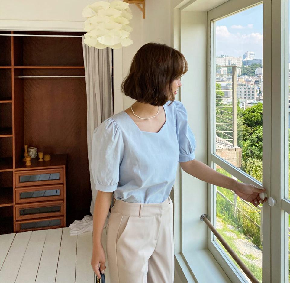 【タイム特価】Vスクエアネックパフブラウス・全3色・e62584 レディース 【bl】韓国ファッション トップス ブラウス 半袖 ラブリー 鎖骨 Vスクエアネック Vネック スクエアネック 水色 パフスリーブ ハーフスリーブ デコルテ フェミニン 上品 スリム 夏 春239 【TS】セール