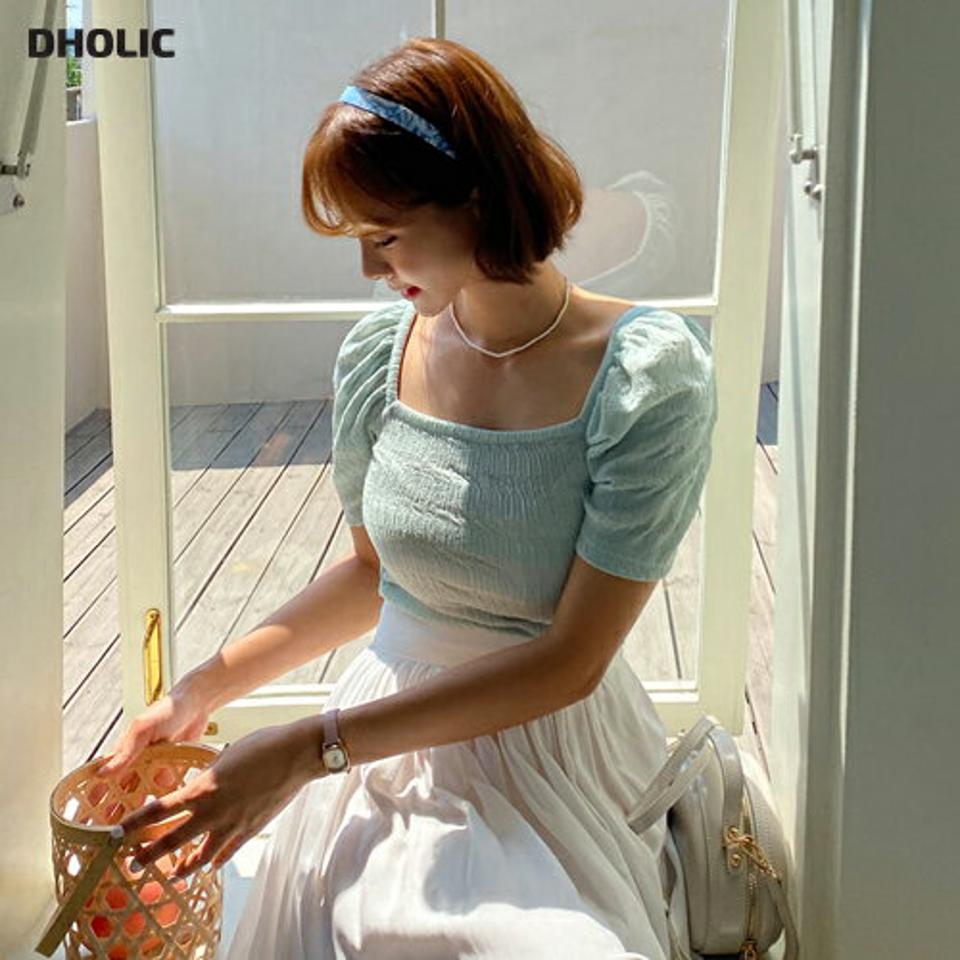 スクエアリンクルブラウス・全3色・e62583 レディース 【bl】韓国ファッション トップス ブラウス 半袖 リンクル 鎖骨 デコルテ スクエアネック クロップド丈 水色 フェミニン 上品 スリム フィット 夏 春