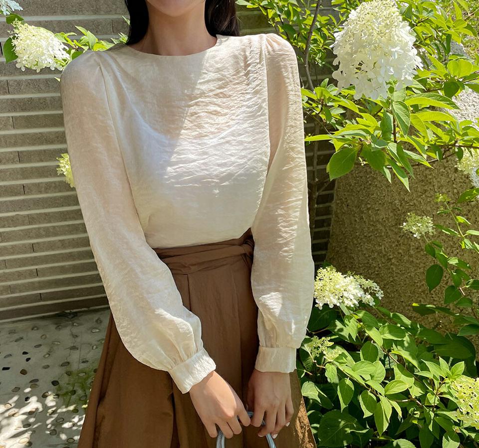 ラウンドシアーブラウス・全3色・t64691 レディース 【bl】韓国ファッション トップス ブラウス 透け感 シンプル ラウンドネック ボタン ボリューム 長袖 フェミニン ガーリー カジュアル 春 夏 NIJU