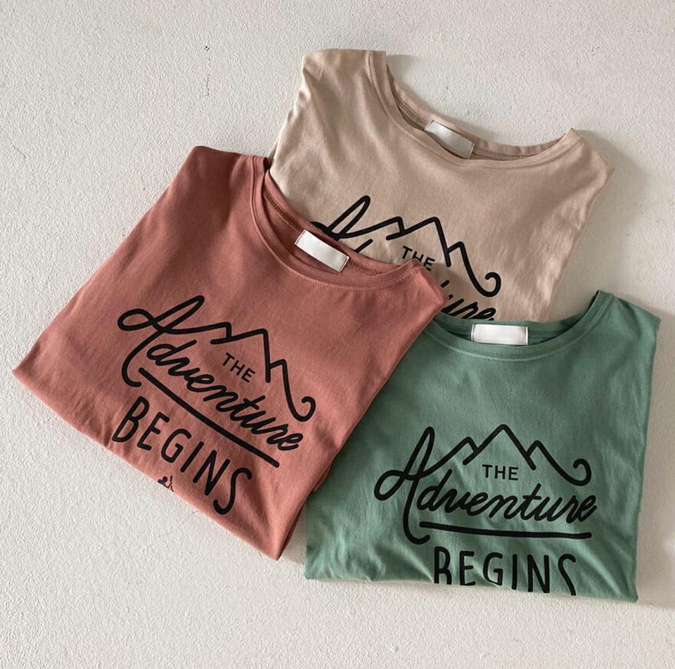 レタリング半袖Tシャツ・全4色・b62530 レディース 【tops】韓国 ファッション トップス Tシャツ 半袖 デイリー レタリング ラウンドネック スリット カジュアル 着痩せ 細身 ルーズ ゆったり 夏 春