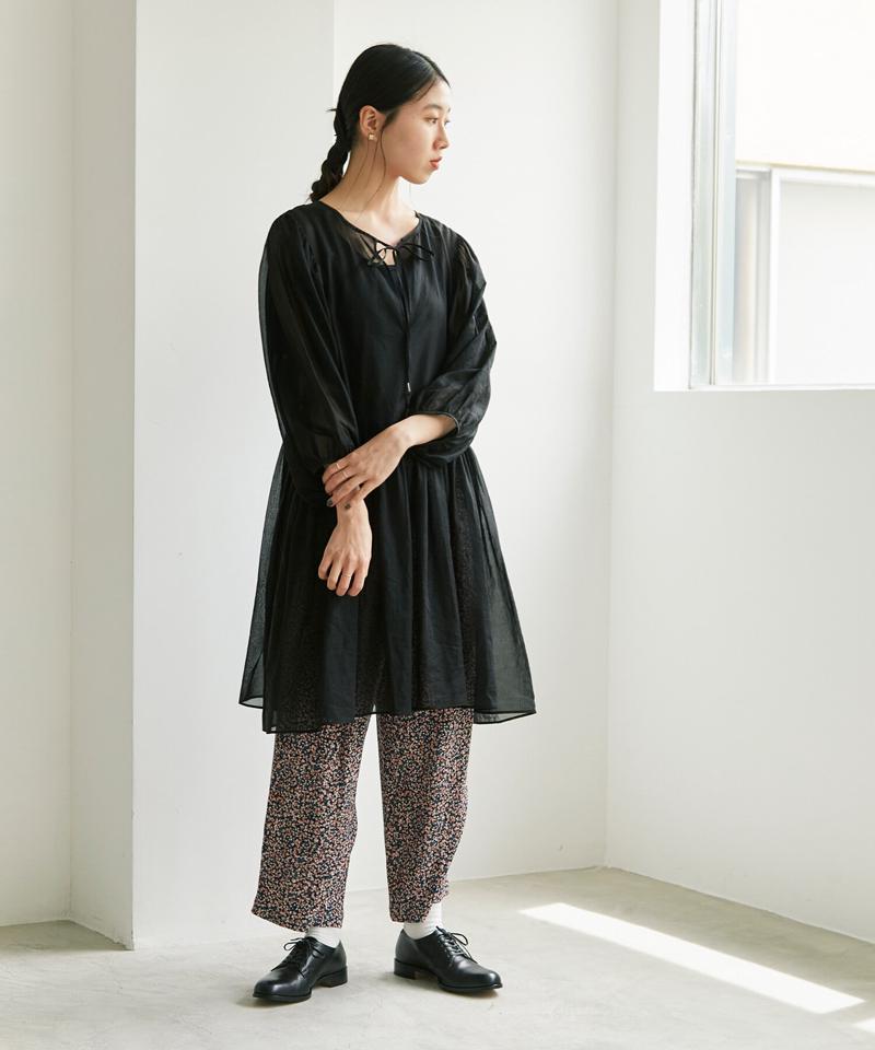 ○レーヨンデシン小花プリント タックパンツ（cardo fabrica）