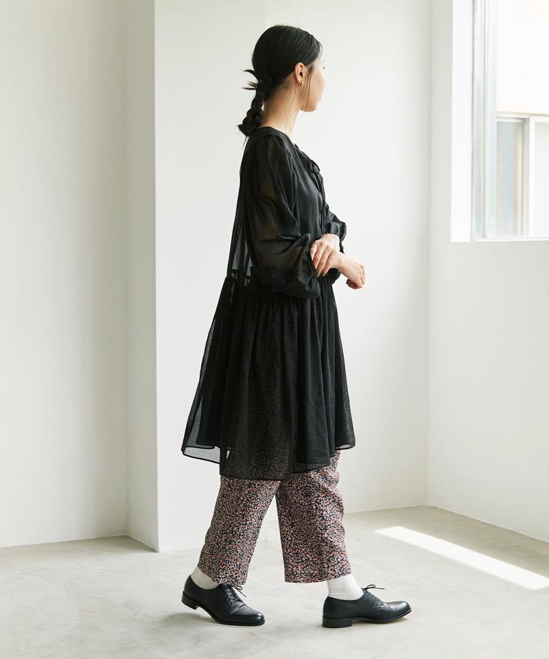 ○レーヨンデシン小花プリント タックパンツ（cardo fabrica）