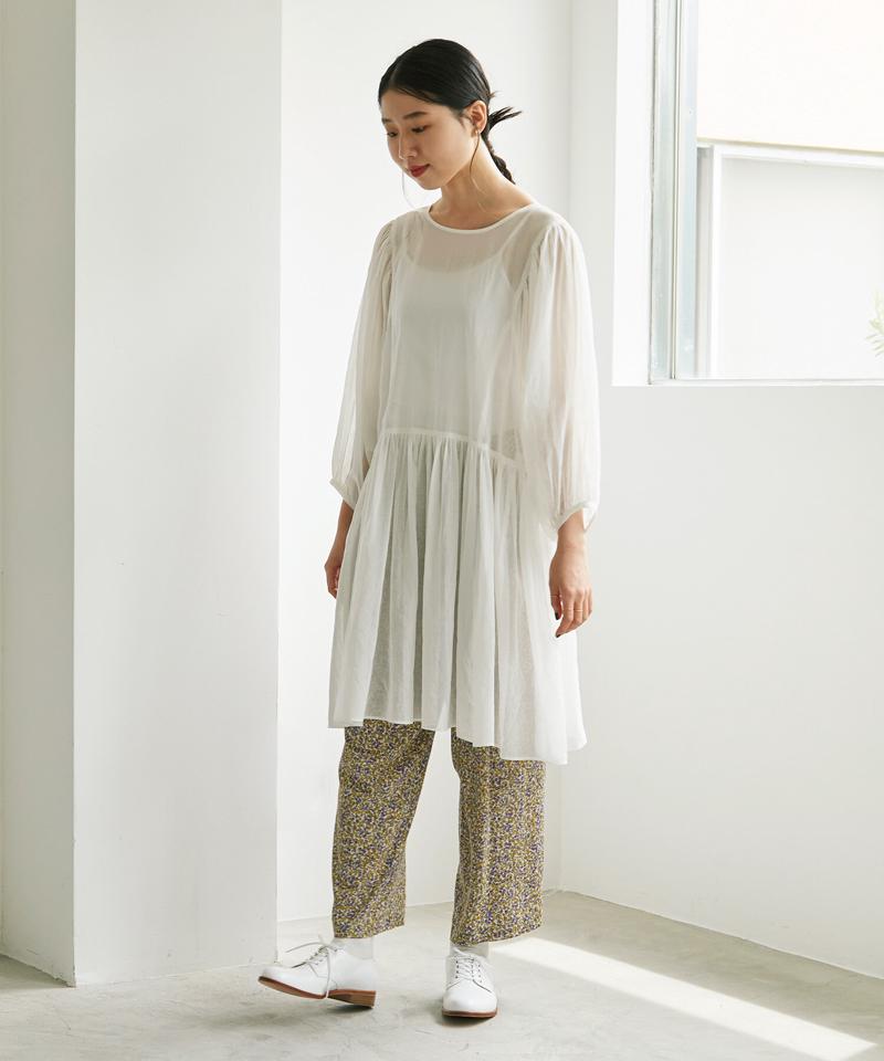 ○レーヨンデシン小花プリント タックパンツ（cardo fabrica）