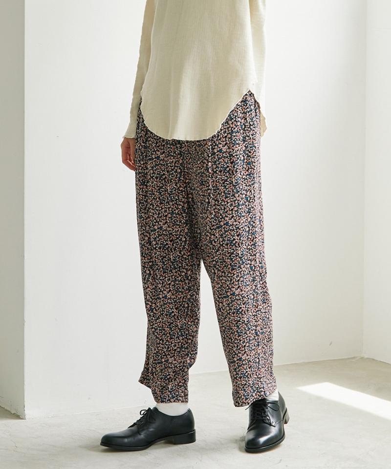 ○レーヨンデシン小花プリント タックパンツ（cardo fabrica）