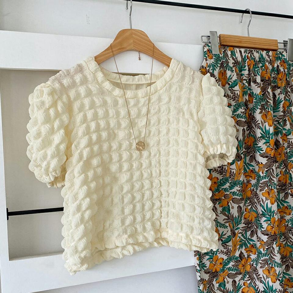 ボリュームリンクルブラウス・全2色・t62546 レディース 【bl】韓国 ファッション トップス ブラウス 半袖 ラブリー シワ ふわふわ やわらかい ボリューム ラウンドネック クロップド丈 フェミニン 上品 スリム ガーリー 夏 春