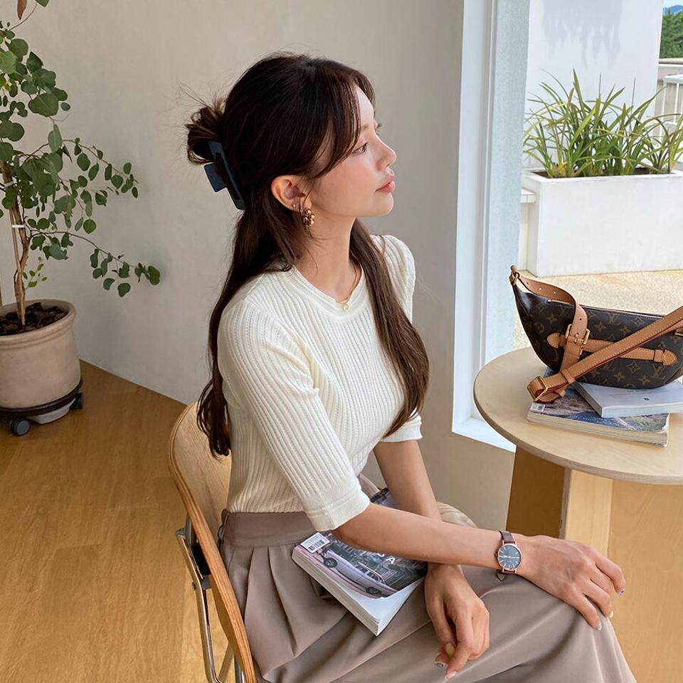 リブスリムニット・全4色・b62541 レディース 【tops】韓国 ファッション トップス ニット 長袖 秋 スリム フィット タイト リブ ラウンドネック ベーシック デイリー 体型カバー 細身 フェミニン 夏 春