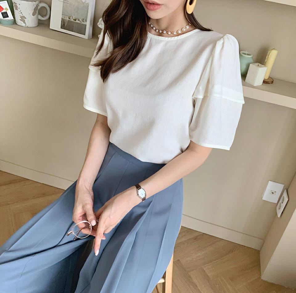 ラウンドネックバックボタンブラウス・全2色・t69696 レディース 【bl】トップス ブラウス 半袖 ハーフスリーブ バックボタン パフ袖 パフスリーブ 単色 無地 シンプル フェミニン 春 夏 韓国 ファッション ハイホリHIHOLLI