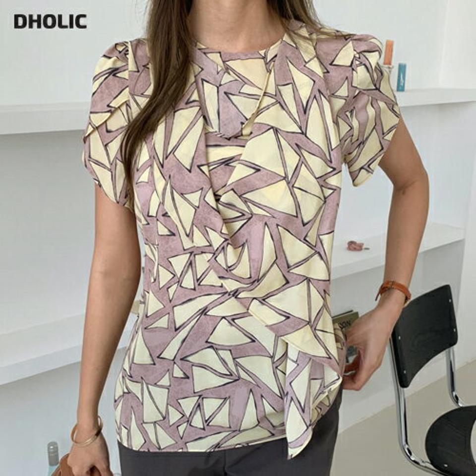 パターンドレープネックブラウス・全3色・b69699 レディース 【bl】トップス ブラウス 半袖 ドレープ 総柄 モダン 大人 シック グラフィック 春 夏 韓国 ファッション ハイホリHIHOLLI