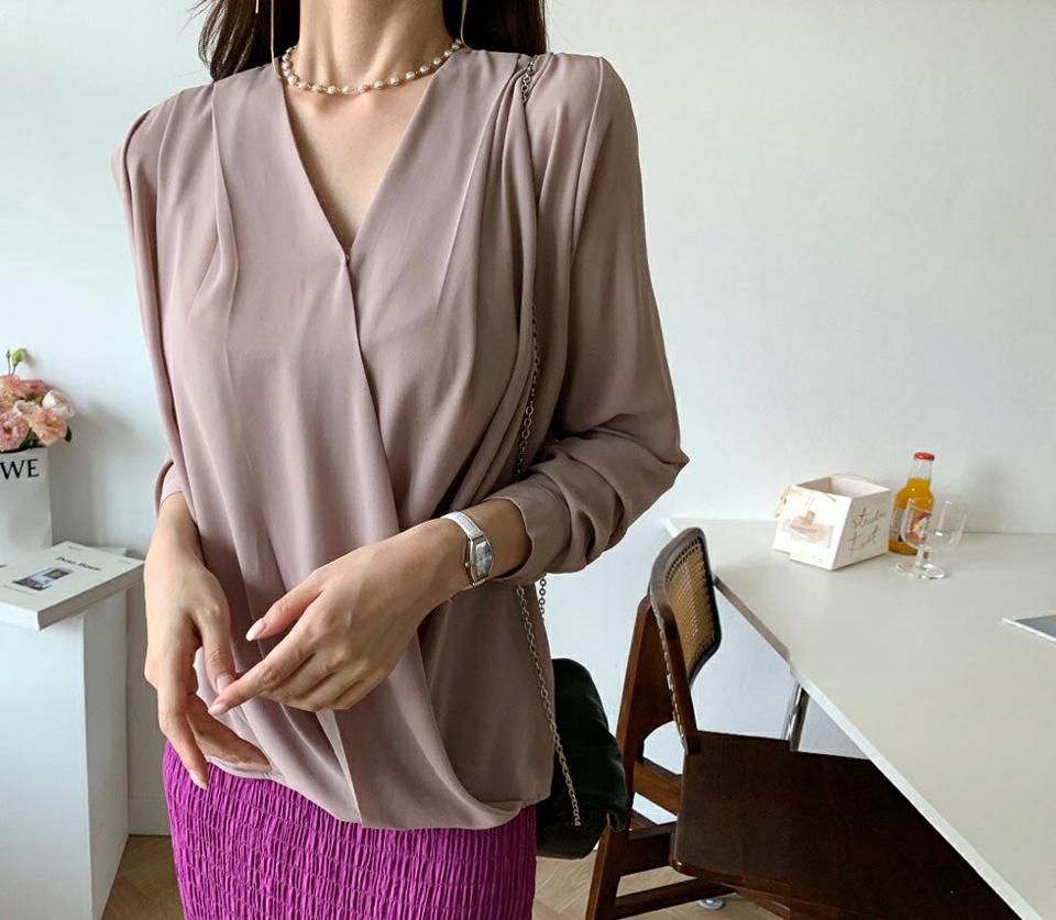 タックVネックボタンブラウス・全4色・b69616 レディース 【bl】トップス ブラウス 長袖 Vネック タック 単色 無地 シンプル 上品 きれいめ 大人 オフィスカジュアル 春 夏 韓国 ファッション ハイホリHIHOLLI