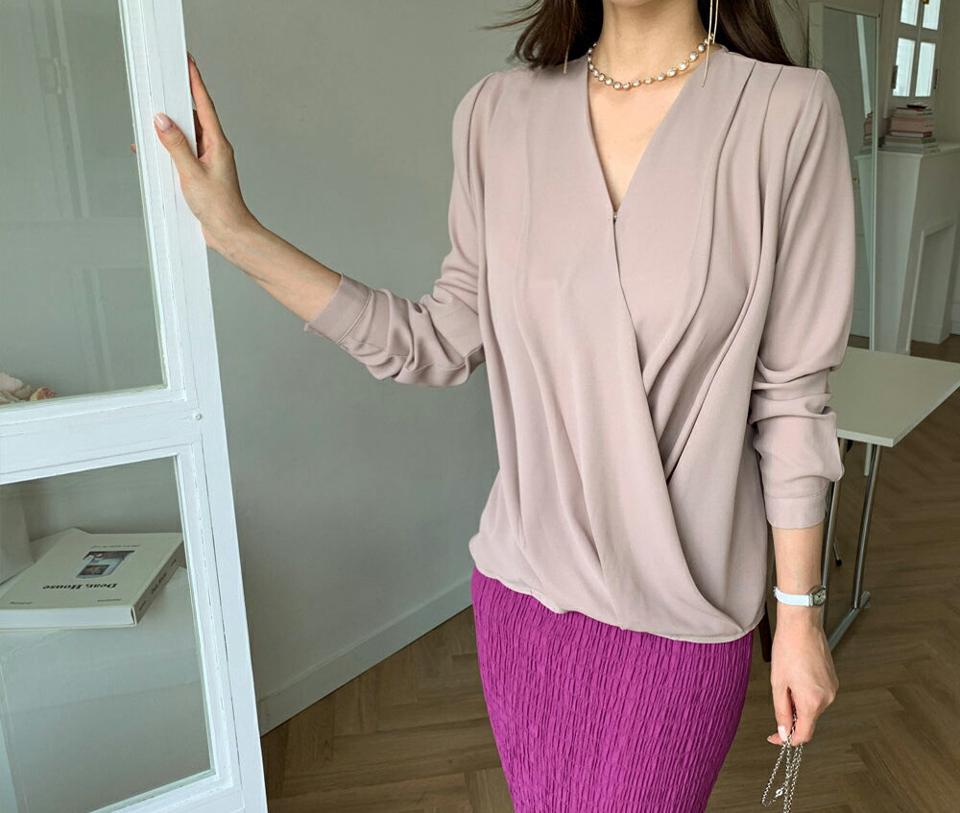 タックVネックボタンブラウス・全4色・b69616 レディース 【bl】トップス ブラウス 長袖 Vネック タック 単色 無地 シンプル 上品 きれいめ 大人 オフィスカジュアル 春 夏 韓国 ファッション ハイホリHIHOLLI