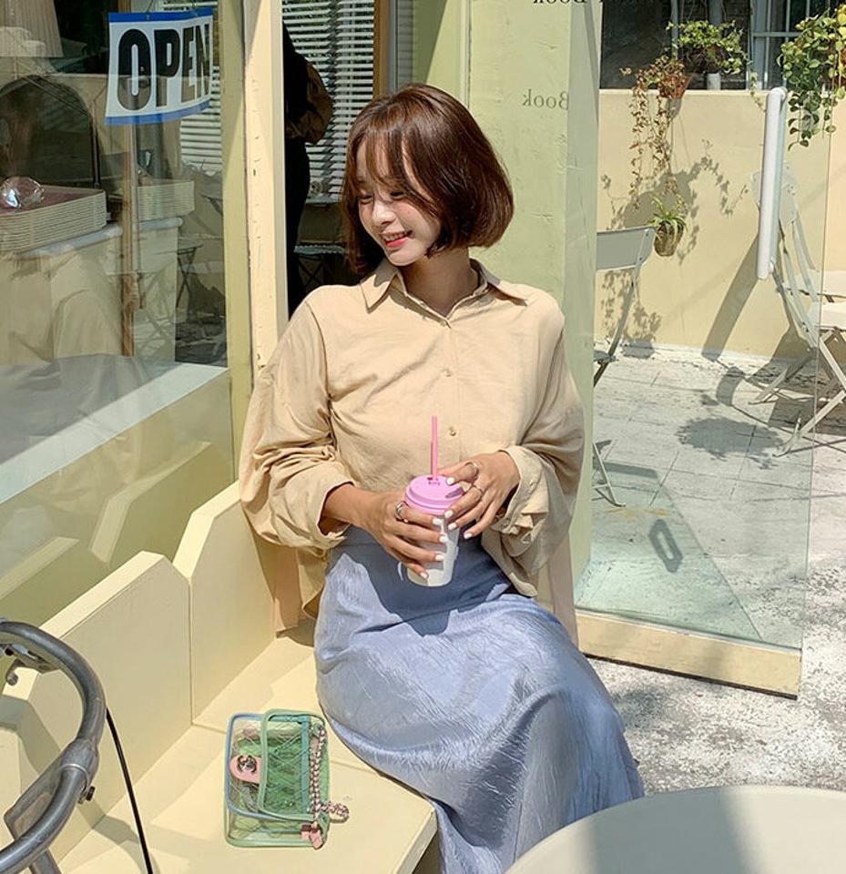 バックプリーツシャツ・全3色・b64525 レディース 【bl】韓国ファッション トップス シャツ 長袖 ナイロン ドライ プリーツ グロッシー クロップド丈 フェミニン 上品 スリム カジュアル 秋 夏 春