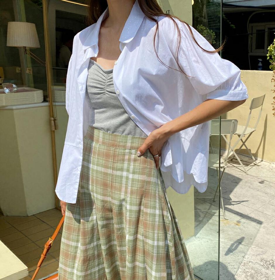 スカラップラウンドブラウス・全3色・b64529 レディース 【bl】韓国 ファッション トップス ブラウス 半袖 スカラップ ラウンドカラー パフスリーブ ラウンドネック ボタン フェミニン 上品 スリム かわいい ガーリー 夏 春