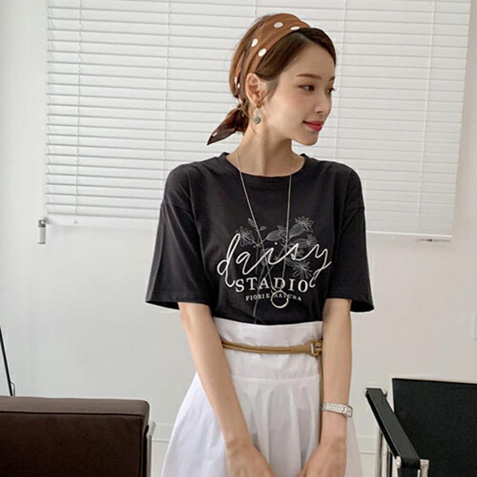 ラウンドレタリングTシャツ・全3色・b69587 レディース 【tops】トップス Tシャツ 半袖 ハーフスリーブ レタリング ロゴ ラウンドネック カジュアル ラフ 花柄 ロゴT 春 夏 韓国 ファッション ハイホリHIHOLLI